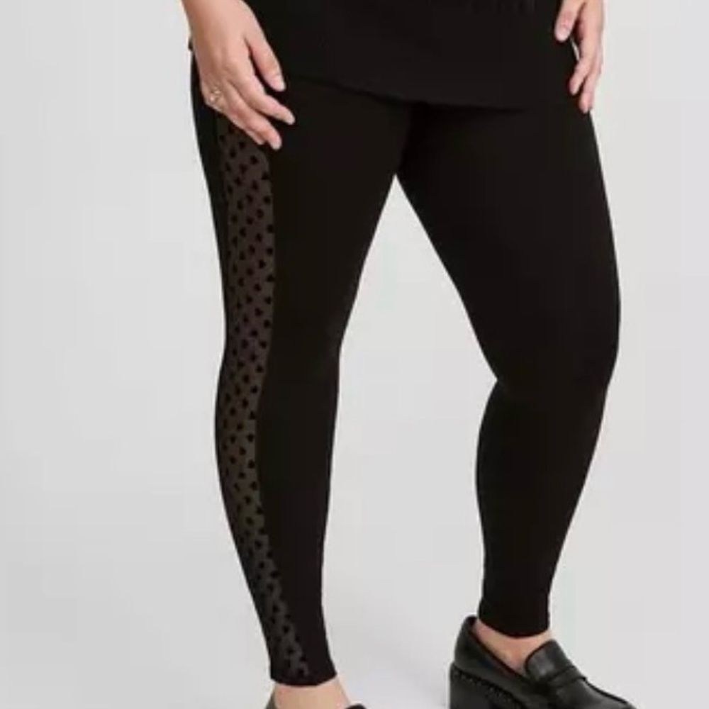 Torrid flocked mesh heart Leggings